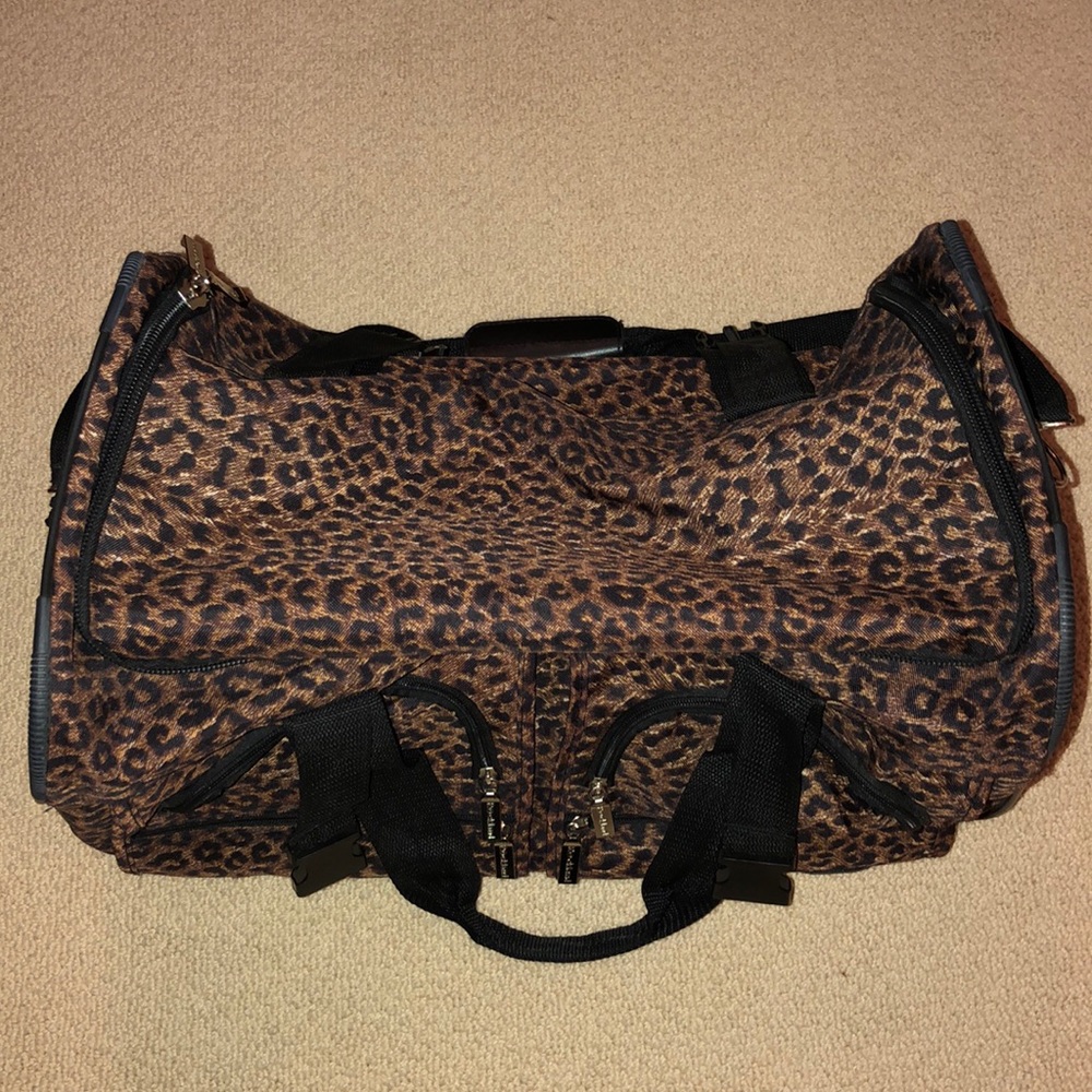 Women’s duffel bag with wheels